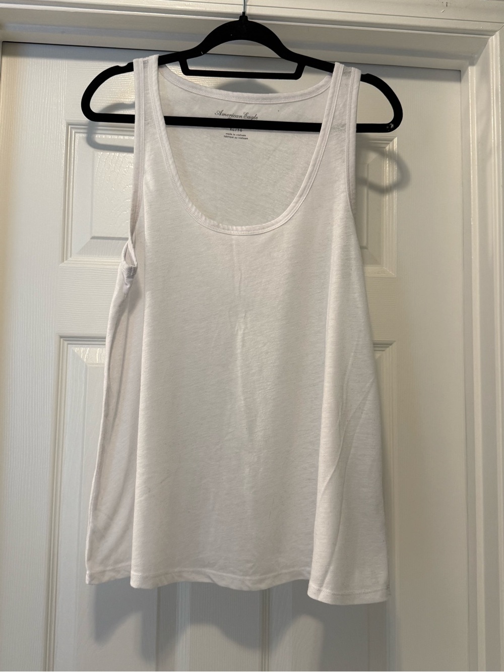 American Eagle Outfitters White Scoop Tank Top - Relaxed Fit